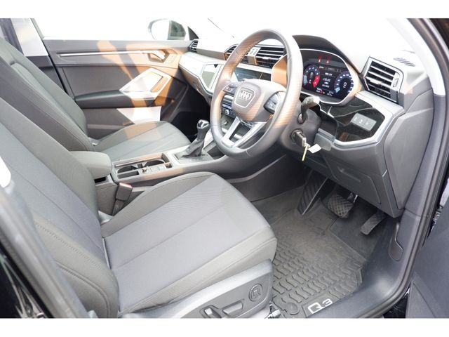 Audi Q3 2022-09 14508-12