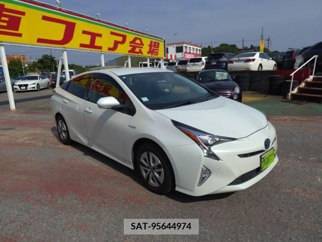 Toyota PRIUS 2017-01 282204-8