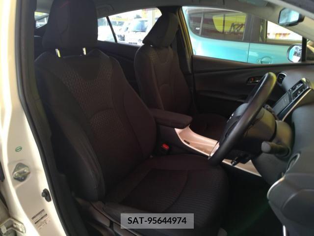 Toyota PRIUS 2017-01 282204-12