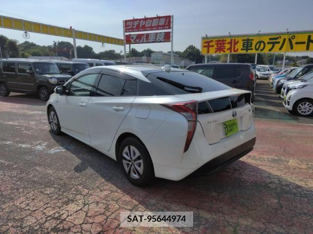 Toyota PRIUS 2017-01 282204-11