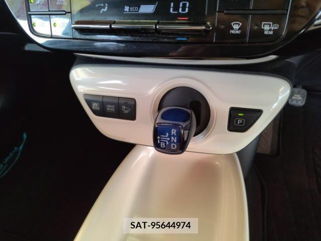 Toyota PRIUS 2017-01 282204-14