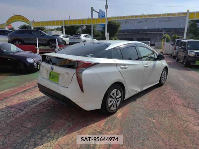 Toyota PRIUS 2017-01 282204-10