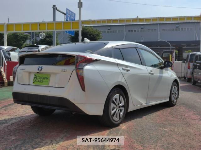 Toyota PRIUS 2017-01 282204-1