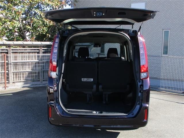 Toyota NOAH HYBRID 2017-02 187423-12