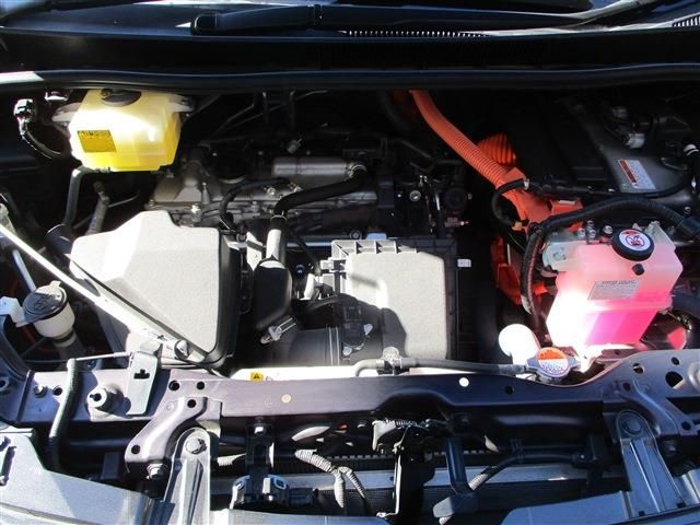 Toyota NOAH HYBRID 2017-02 187423-27