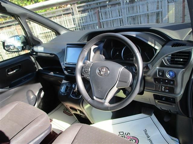 Toyota NOAH HYBRID 2017-02 187423-18