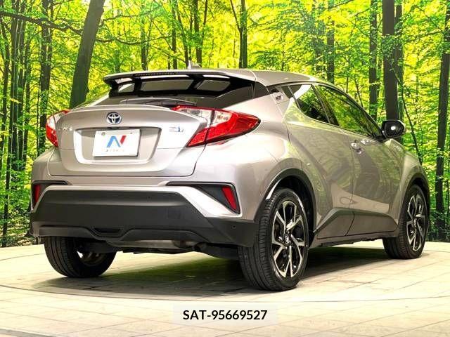 Toyota C-HR 2017-04 294975-17