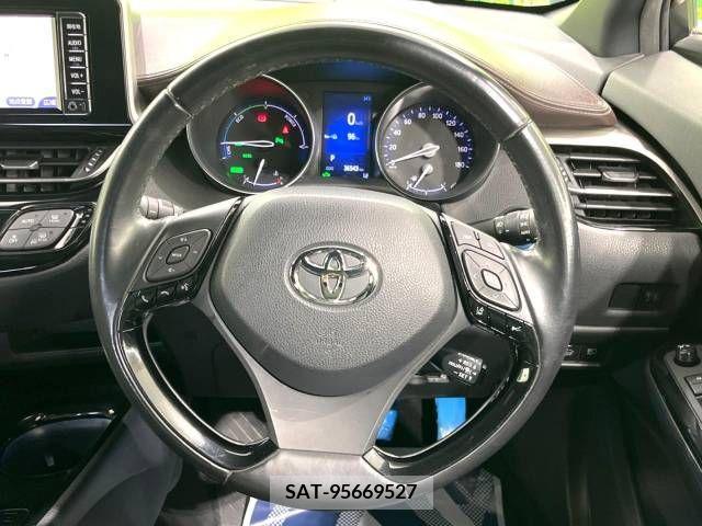 Toyota C-HR 2017-04 294975-11