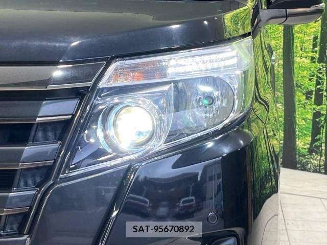 Toyota NOAH 2017-06 210439-12