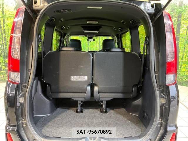Toyota NOAH 2017-06 210439-11
