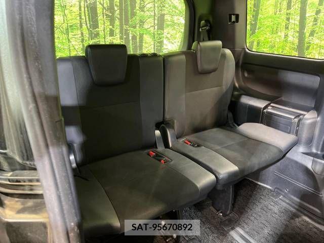 Toyota NOAH 2017-06 210439-10