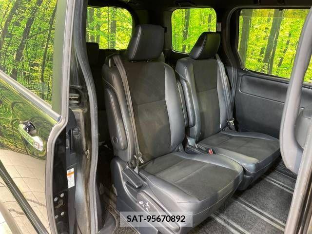 Toyota NOAH 2017-06 210439-9