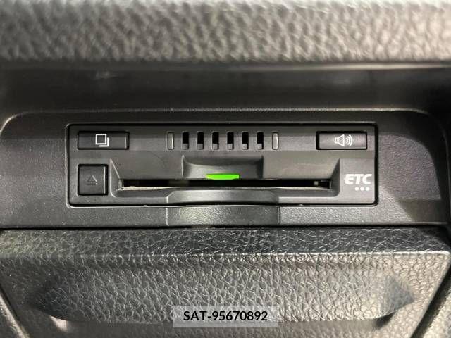 Toyota NOAH 2017-06 210439-6