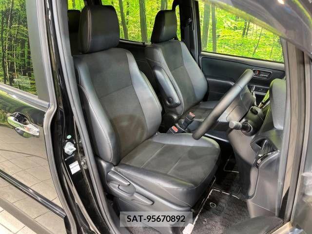 Toyota NOAH 2017-06 210439-8