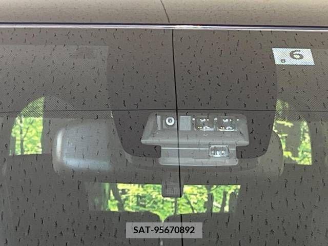 Toyota NOAH 2017-06 210439-3