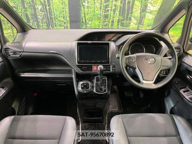 Toyota NOAH 2017-06 210439-1