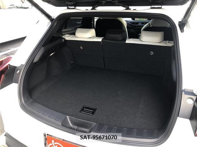 Lexus UX 2019-03 210337-16