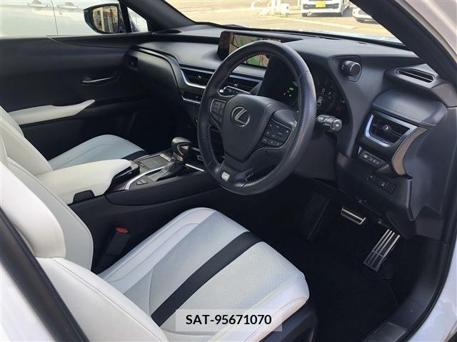 Lexus UX 2019-03 210337-4