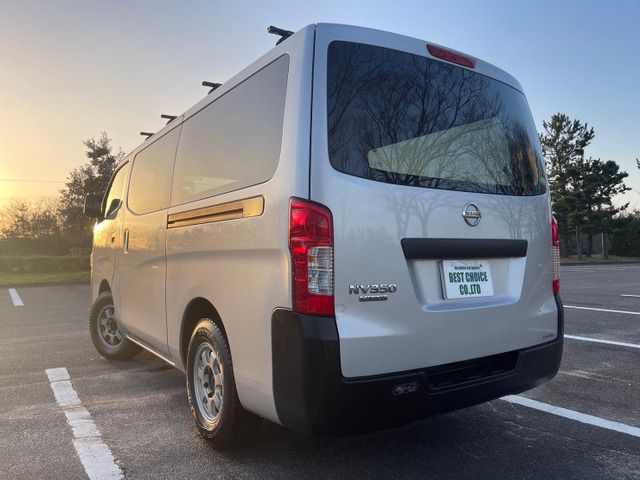 Nissan NV350 Caravan 2016-12 181420-1