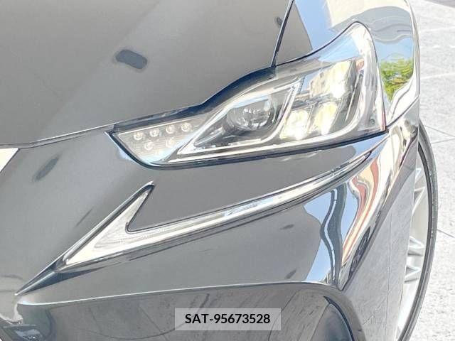 Lexus IS 2017-03 275482-13