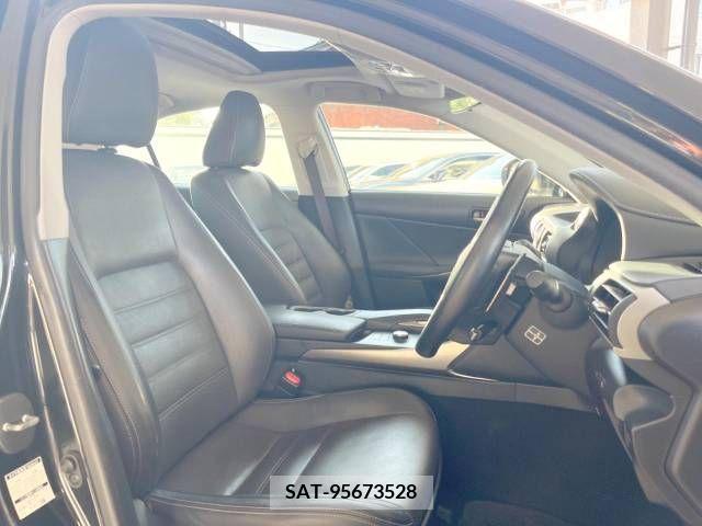 Lexus IS 2017-03 275482-9