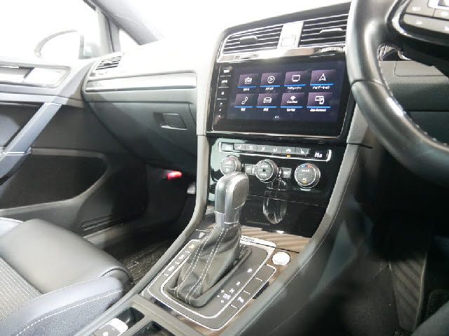 VolksWagen GOLF R 2019-12 7954-5