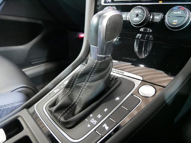 VolksWagen GOLF R 2019-12 7954-14