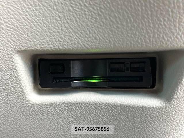 Toyota SIENTA 2015-10 231905-6
