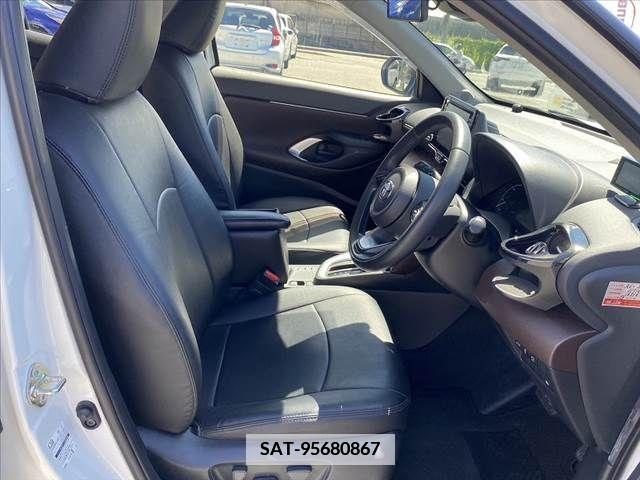 Toyota YARIS CROSS 2021-04 422047-14