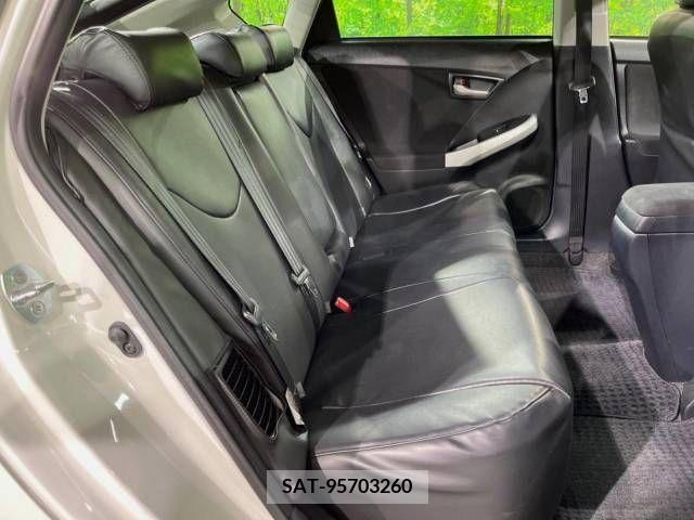 Toyota PRIUS 2013-05 366485-9