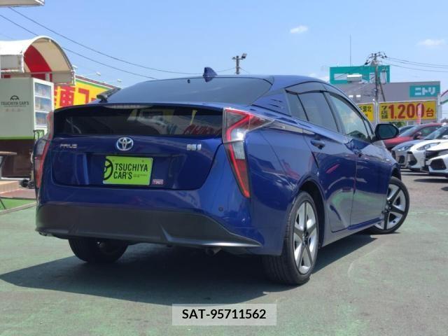 Toyota PRIUS 2015-12 322327-1