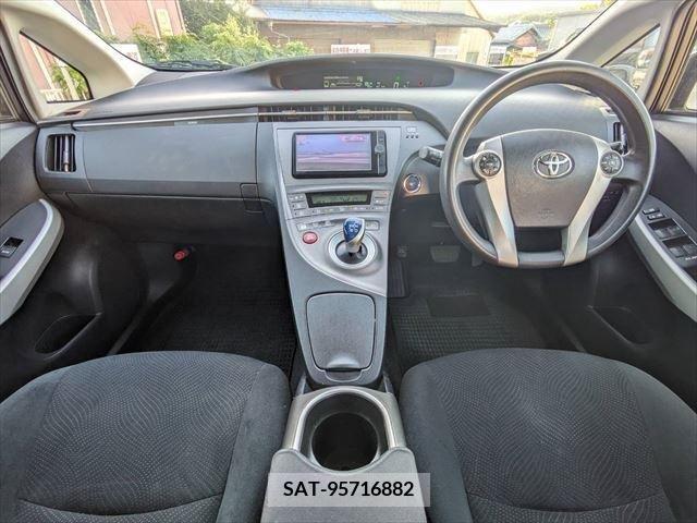 Toyota PRIUS 2012-09 322130-1