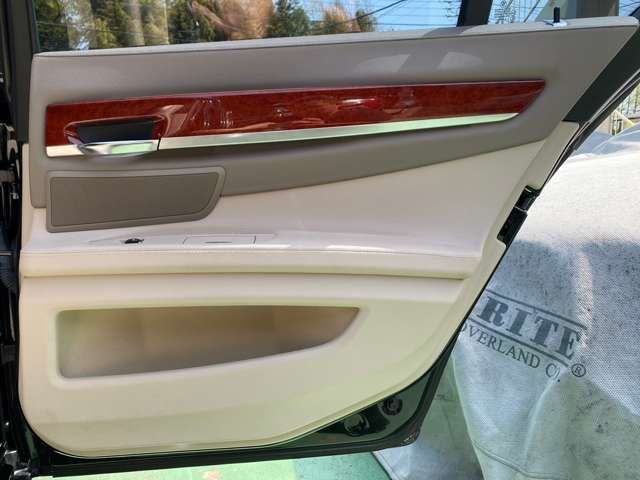 Bmw Alpina B7 2011-01 22605-17