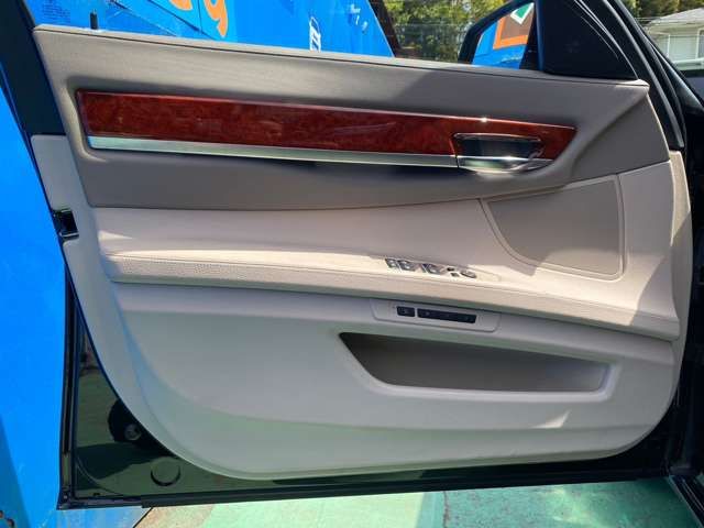 Bmw Alpina B7 2011-01 22605-6