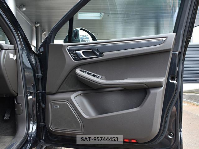 Porsche MACAN 2019-11 320068-16