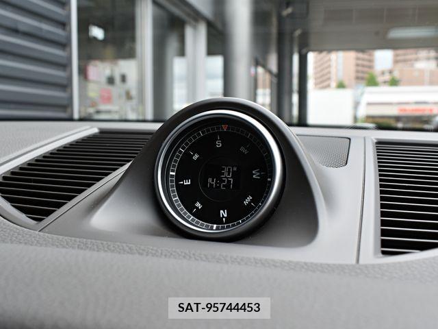 Porsche MACAN 2019-11 320068-12