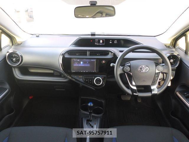 Toyota AQUA 2019-02 204765-1
