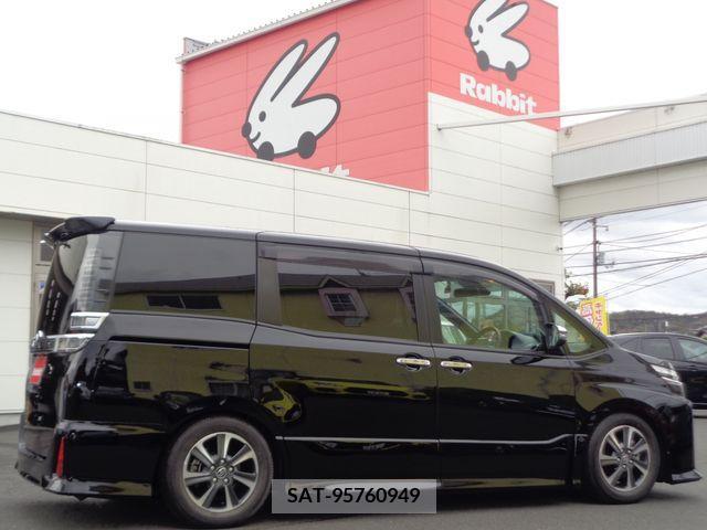 Toyota VOXY 2018-06 220625-7