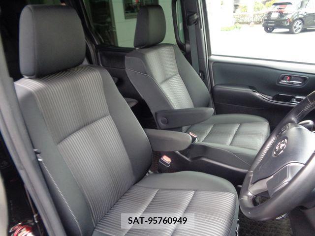 Toyota VOXY 2018-06 220625-11