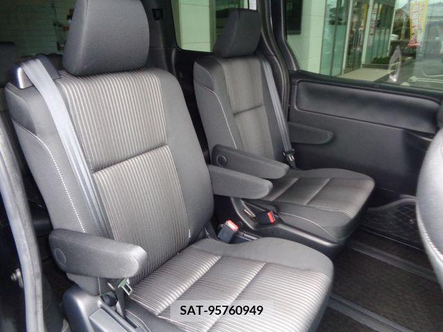 Toyota VOXY 2018-06 220625-12