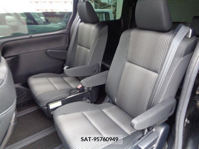 Toyota VOXY 2018-06 220625-13