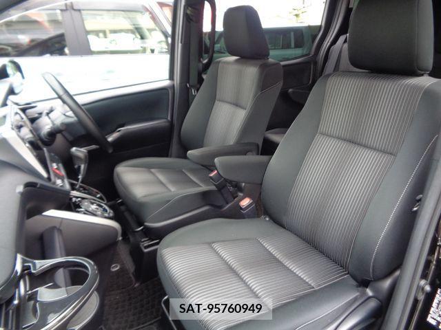 Toyota VOXY 2018-06 220625-14