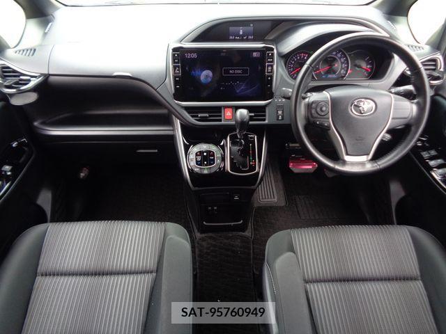 Toyota VOXY 2018-06 220625-1
