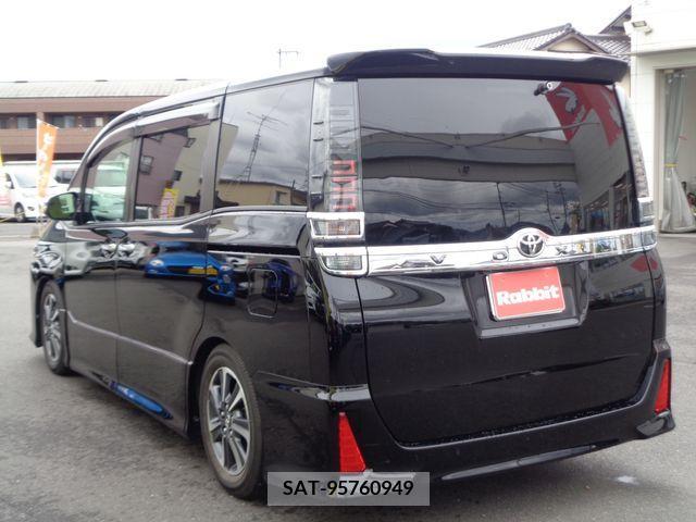 Toyota VOXY 2018-06 220625-2