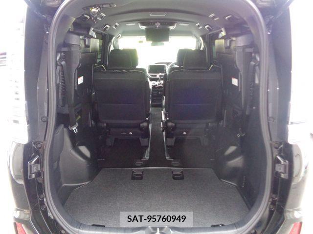 Toyota VOXY 2018-06 220625-16