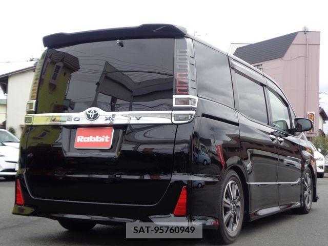 Toyota VOXY 2018-06 220625-4