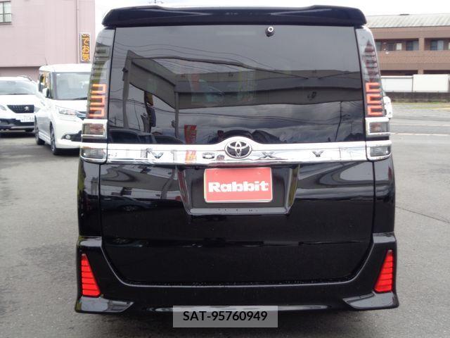 Toyota VOXY 2018-06 220625-5