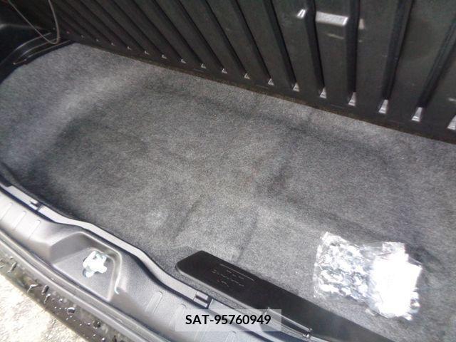 Toyota VOXY 2018-06 220625-17