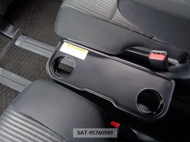 Toyota VOXY 2018-06 220625-19