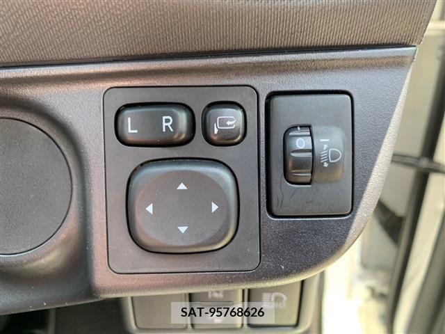 Toyota AQUA 2019-06 292319-28